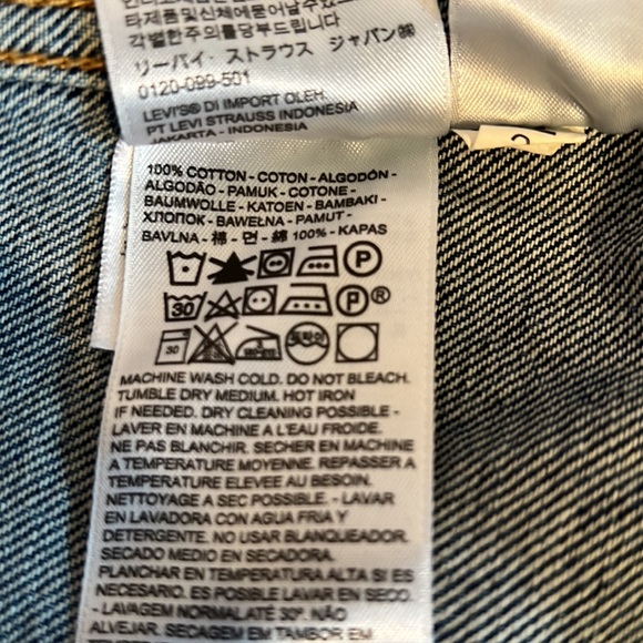 NWT Levi’s denim jean jacket classic blue pockets button front XS women’s - Picture 10 of 11